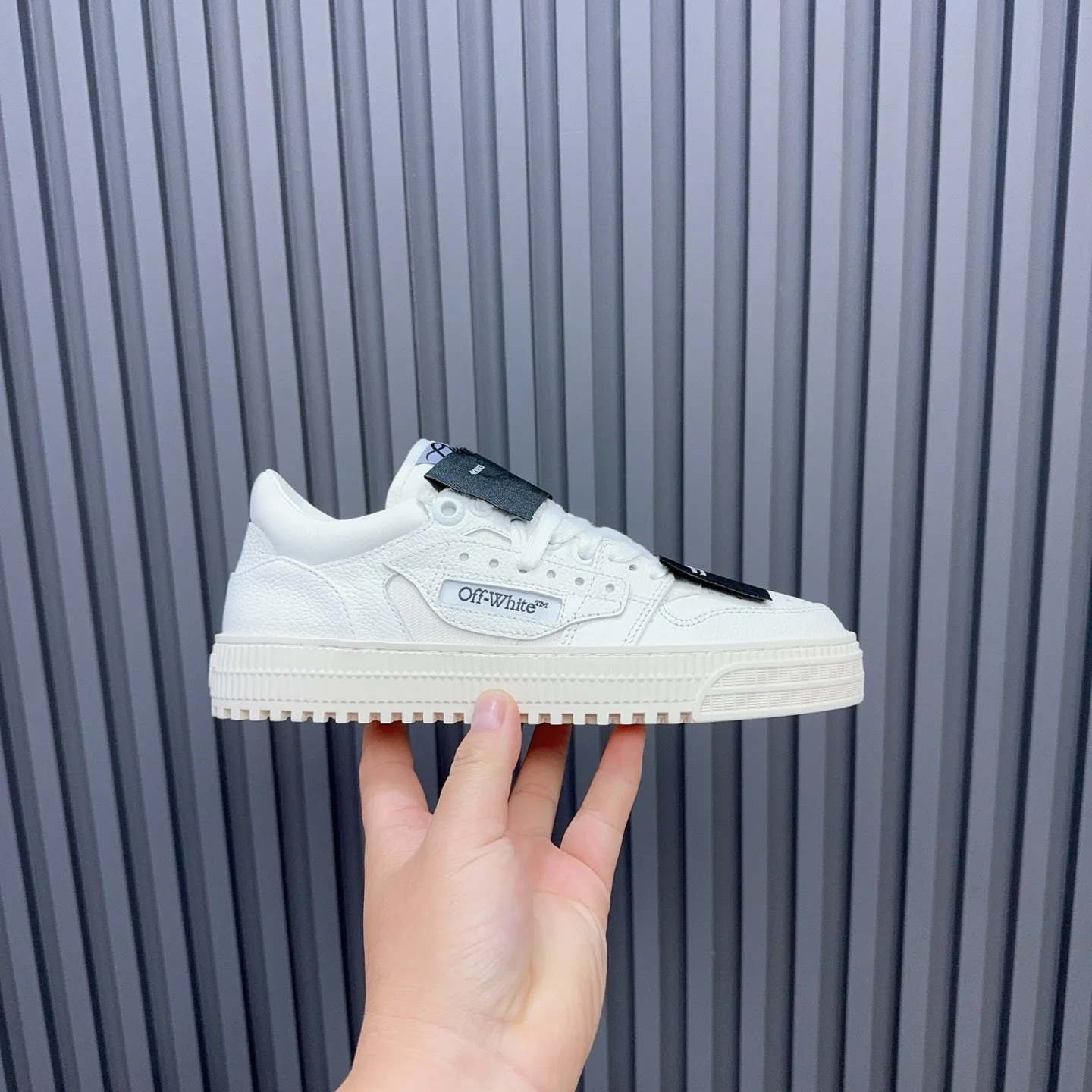 P760 OFF WHITE⚡️Couple model⚡️35-40 women’s model 39-46 men’s model